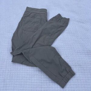 Athleta Grey Jogger/Active Pants with Elastic Ankle, Zip Pockets Size 8